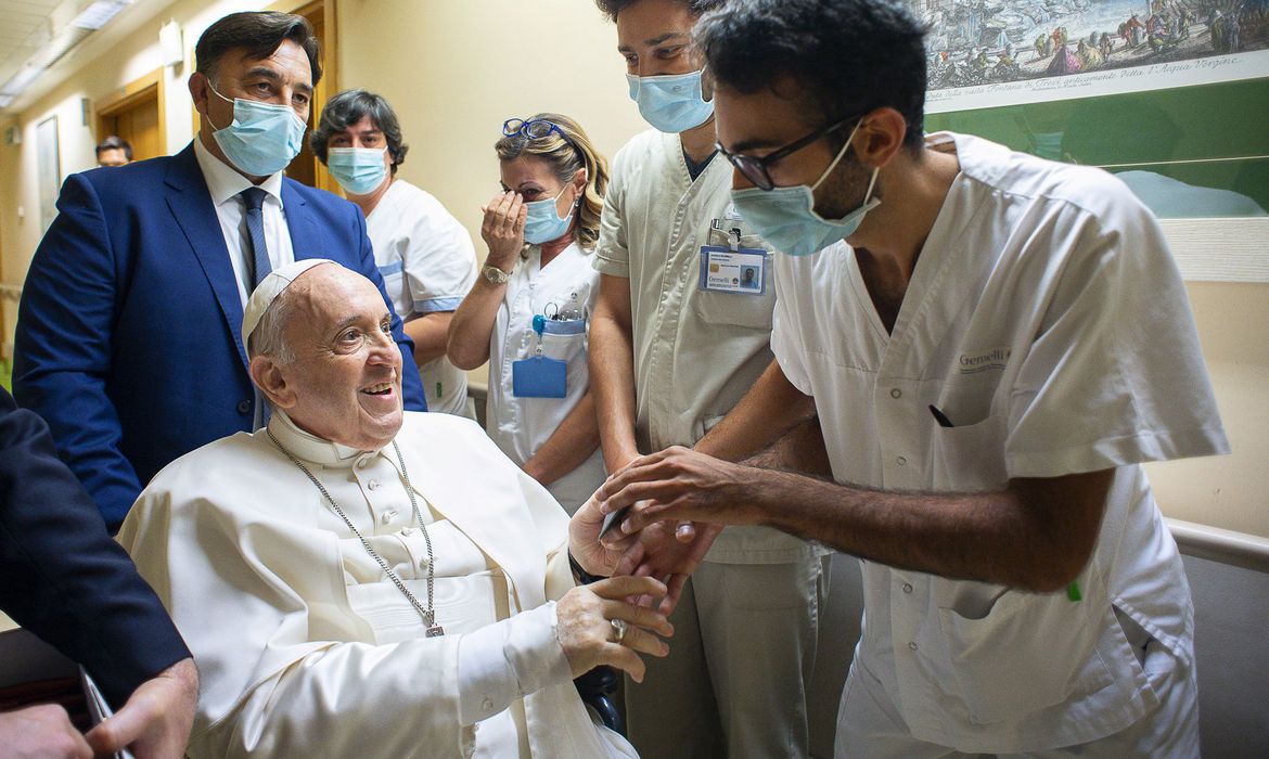 Liberação do Papa do hospital
